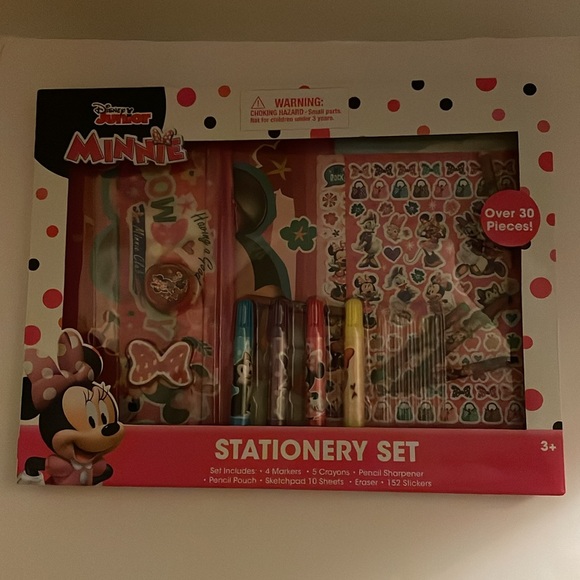 Minnie Mouse  set: markers, crayons, sharpener, pouch, eraser, stickers, sheets - Picture 9 of 17